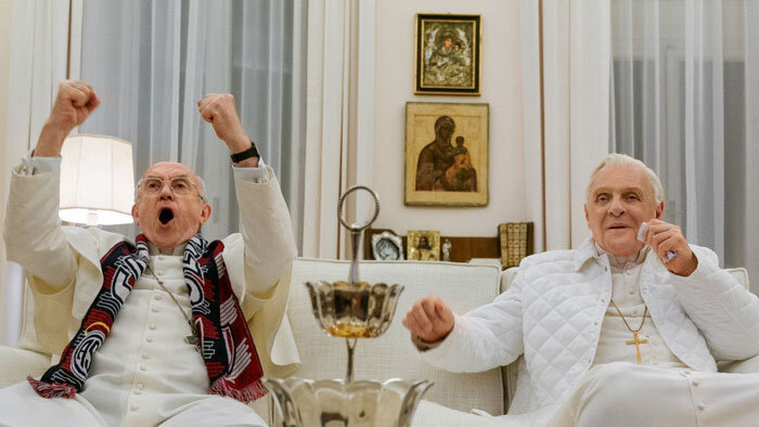 Cena em que o cardeal e o papa assistem juntos a final da Copa do Mundo no Brasil, entre Alemanha e Argentina. Foto: divulgação.