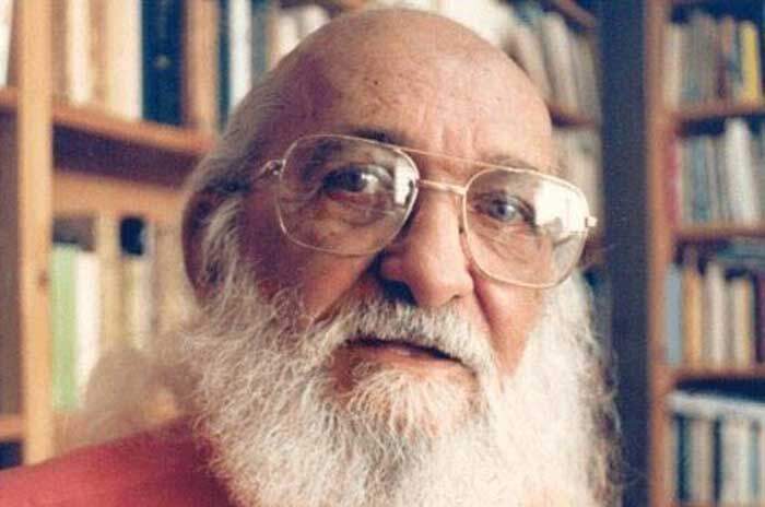 Paulo Freire e sua alfabetização inovadora.