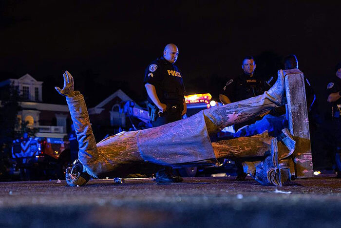 Estátua de Jefferson Davis derrubada em Richmond, na Virgínia, nos EUA - Parker Michels-Boyce/AFP