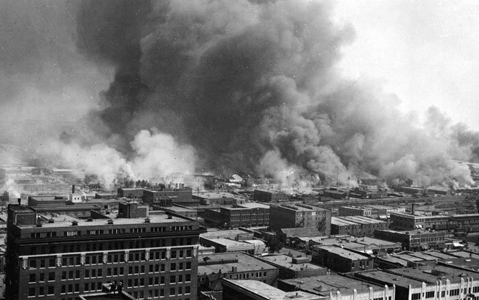 Tulsa em Chamas, 1921. Foto: Biblioteca Nacional dos Estados Unidos.