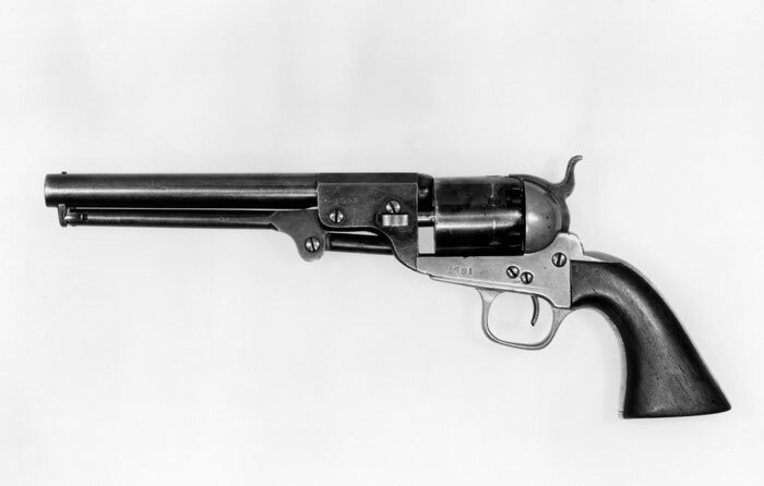 Revólver "Colt Navy", modelo confederado, nº de série 2651. Em 1835 e 1836, o inventor e industrial americano Samuel Colt (1814-1862) patenteou um tipo revolucionário de pistola multishot que ainda é usada hoje. Esses modelos confederados são muito procurados por colecionadores da Guerra Civil. Fonte: The Met.