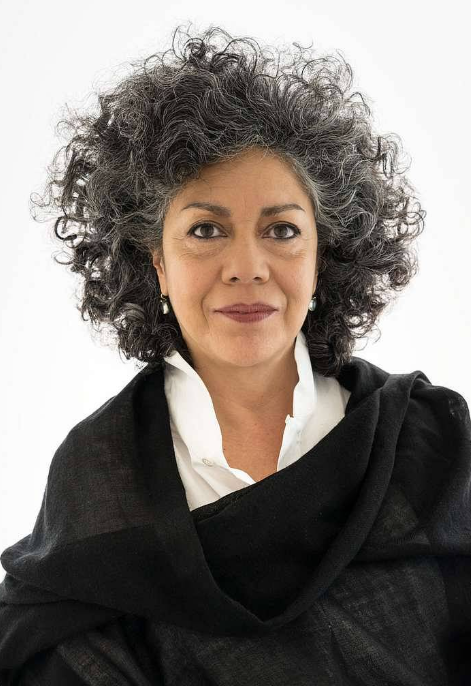 Em livro gratuito, historiadora analisa o papel da arte na memória do conflito armado colombiano 3 Doris Salcedo - foto. Trabalho com arte e memória no conflito armado colombiano.